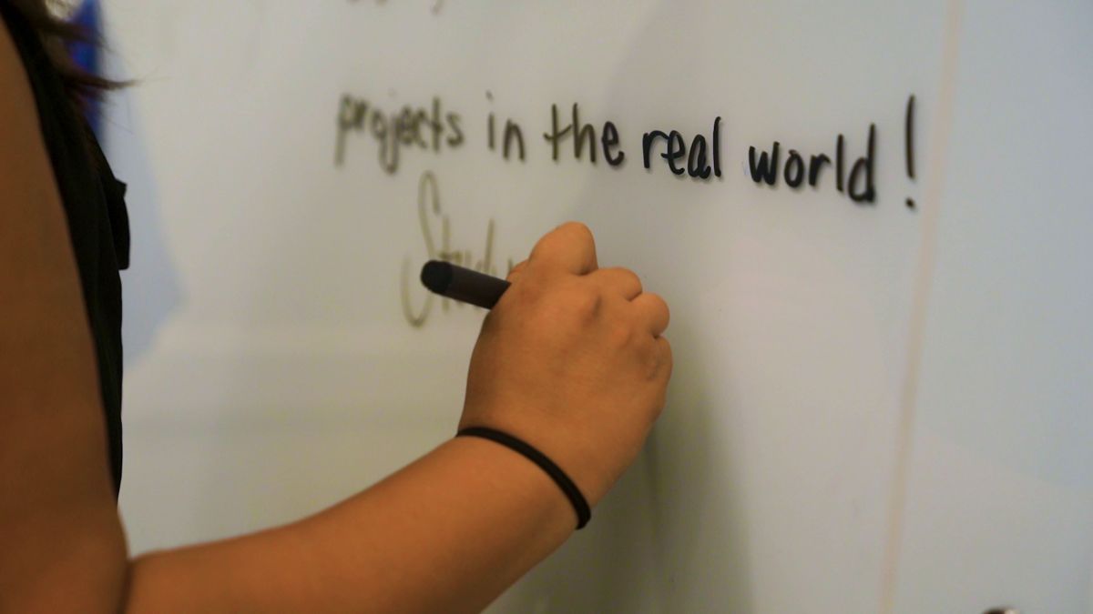 content.field_image.alt